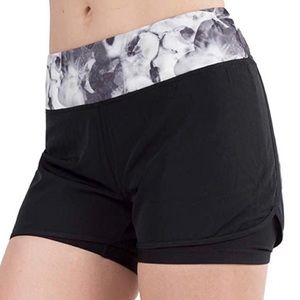 Mondetta active short with liner size large